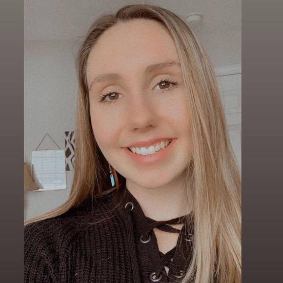 Profile Picture of Kassidy Carvey (@kassidycarvey) on Poshmark