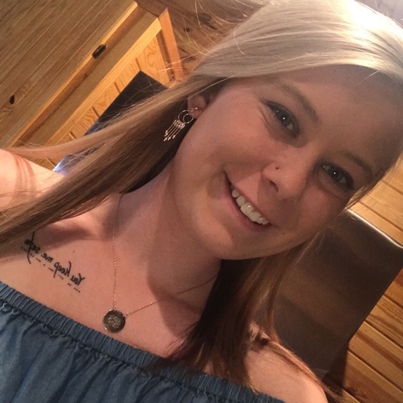 Jalyn Crisby - Poshmark Profile Picture of Jalyn Crisby (@jalyncrosby) on Poshmark