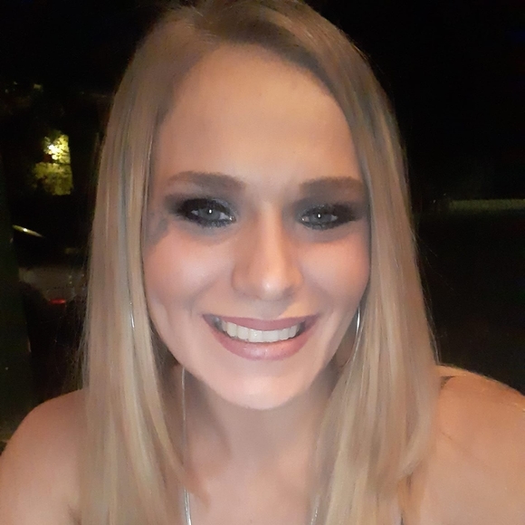 Profile Picture of Ashley Alldredge (@ashleyalldredge) on Poshmark