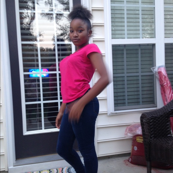 Profile Picture of Amrya Vickson (@xx_amya) on Poshmark