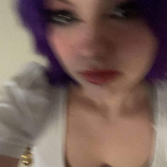 Profile Picture of Alexa Bianchi (@a1exa_lynn) on Poshmark