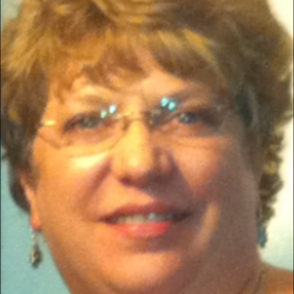 Profile Picture of Cindy Flagg (@ciniki) on Poshmark