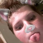 Profile Picture of hurt my friends and I will 🔪 (@lillianreed7004) on Instagram