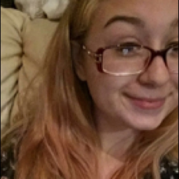 Profile Picture of Makayla Boswinkle (@sleepymayla) on Poshmark