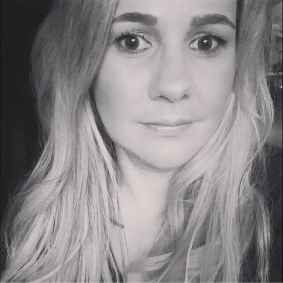 Profile Picture of Allison Brazendale (@allisonlkirk) on Poshmark