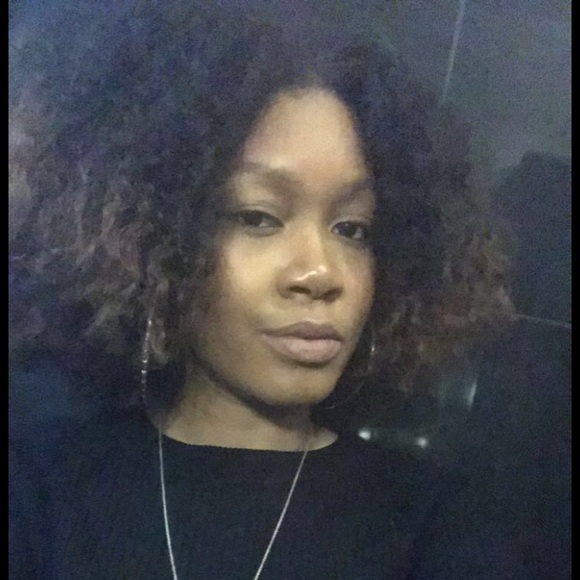 Profile Picture of Carlotta Garrett (@lotta93) on Poshmark