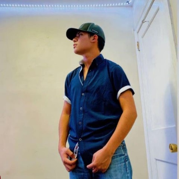 Profile Picture of Erick Fernando (@erickmaeda321) on Poshmark