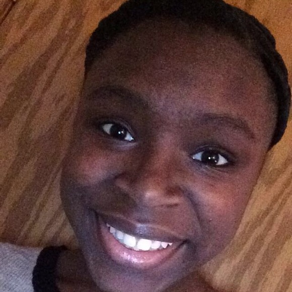 Profile Picture of Savannah Sutton (@_vanna_rose) on Poshmark