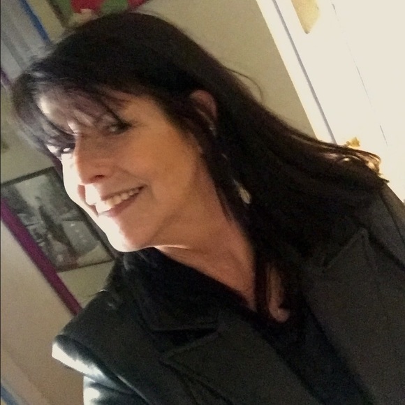 Profile Picture of Brandy Davidson (@brandyd888) on Poshmark