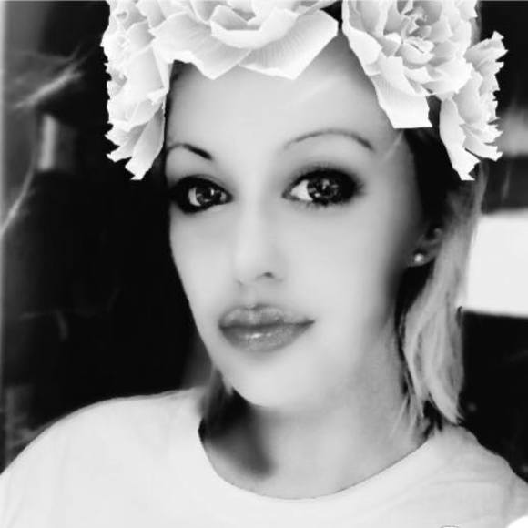 Profile Picture of Elizabeth Chardonnay (@echardonay) on Poshmark