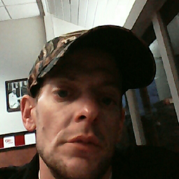 Profile Picture of Brian Noel (@fleadawg18) on Poshmark