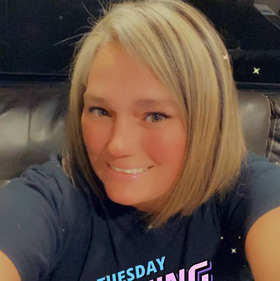 Profile Picture of Beth Boyd (@bboyd1981) on Poshmark