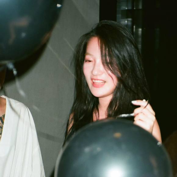 Profile Picture of Hu Hsin (@xinnn) on Poshmark