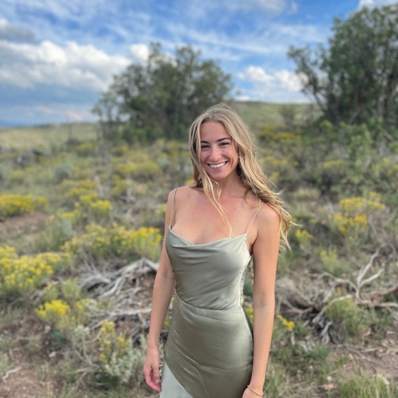 Profile Picture of Alicia Damele (@aliciadamele) on Poshmark