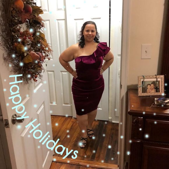 Profile Picture of Julia Jenei (@julia_jenei) on Poshmark