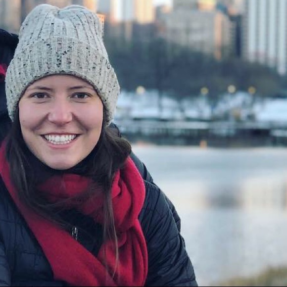 Profile Picture of Dani Bulinski (@dbul33) on Poshmark