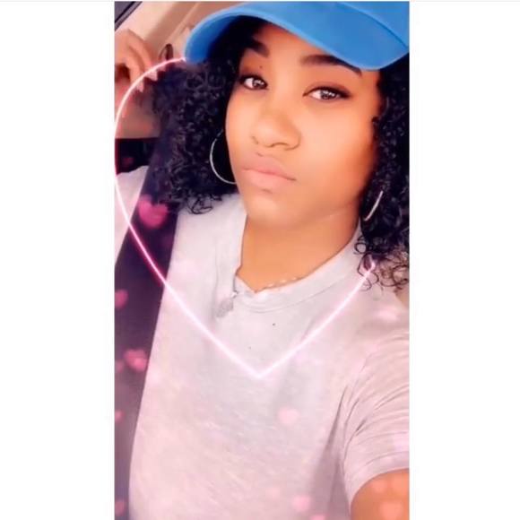 Profile Picture of Chantel Vessels (@channyk) on Poshmark