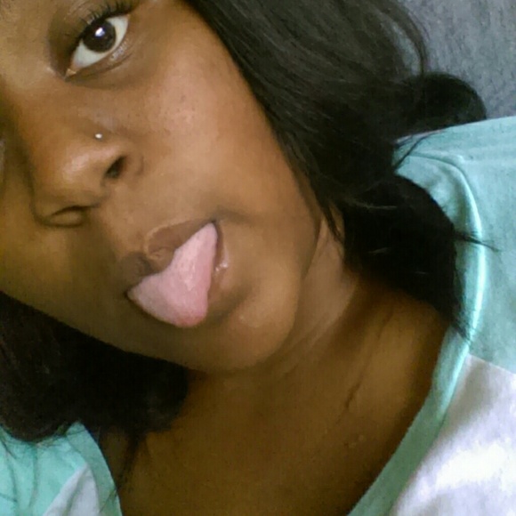 Profile Picture of Andreanna Lipscomb (@adri_hustless) on Poshmark