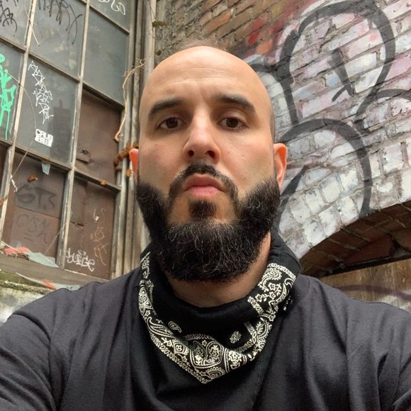 Profile Picture of Johnny Lupinacci (@johnnylupinacci) on Poshmark