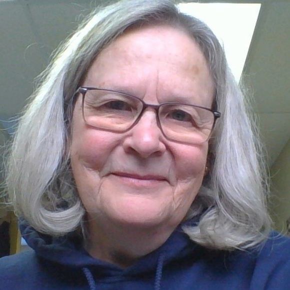 Profile Picture of Roseanne Corbett (@roseannecorbett) on Poshmark