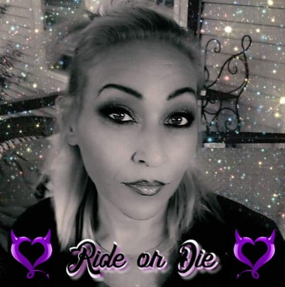 Profile Picture of Genevieve Bacino (@genevieve69691) on Poshmark