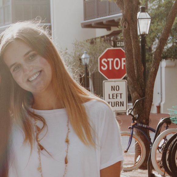 Profile Picture of Mackenzie James (@mackenzi3jam3s) on Poshmark