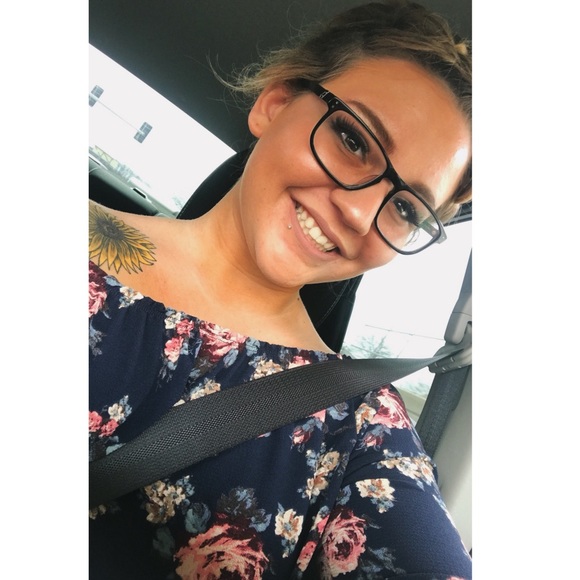 Profile Picture of Samantha Brinkley (@sambrink1) on Poshmark