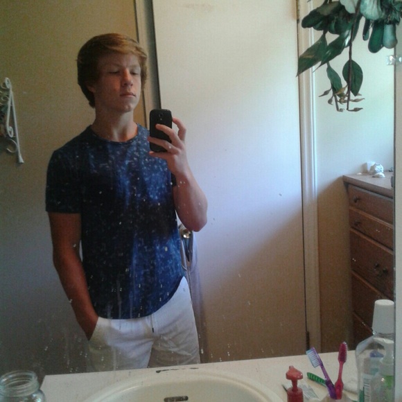 Profile Picture of David Hensley (@dhensley123) on Poshmark