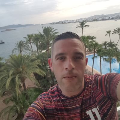 Profile Picture of David Greig (@Daviduk1976) on Twitter