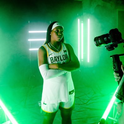 Profile Picture of Sarah Andrews (@sarah_T2D) on Twitter