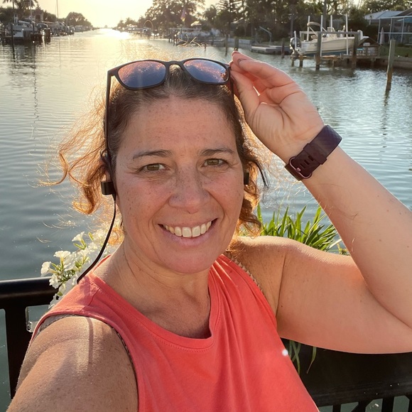 Profile Picture of Pam Arnold (@restatedthreads) on Poshmark