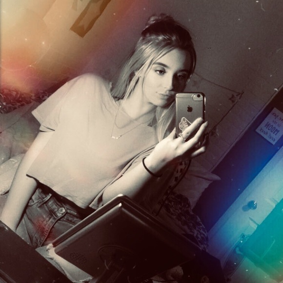 Profile Picture of Rachel Charbonneau (@rc33281) on Poshmark