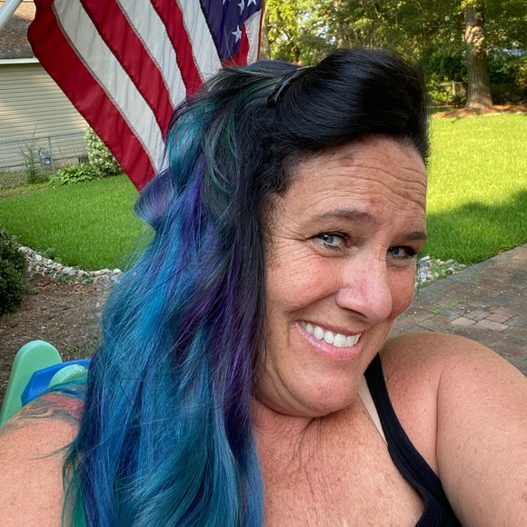 Profile Picture of Lisa Saar (@mimishobby) on Poshmark