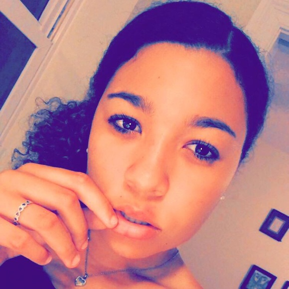 Profile Picture of Jasmine Agadzi (@jassminexvi) on Poshmark