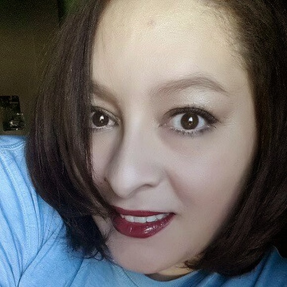 Profile Picture of Shalimar Linneman (@sdl66801) on Poshmark