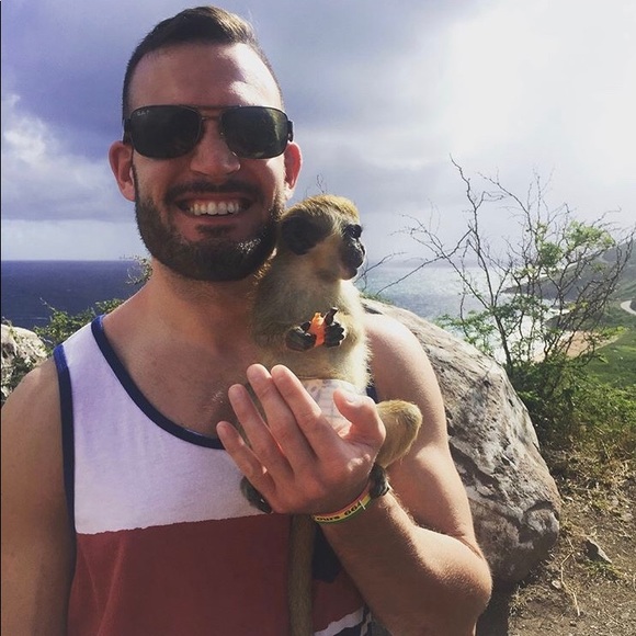 Profile Picture of Chris Bello (@cbello009) on Poshmark