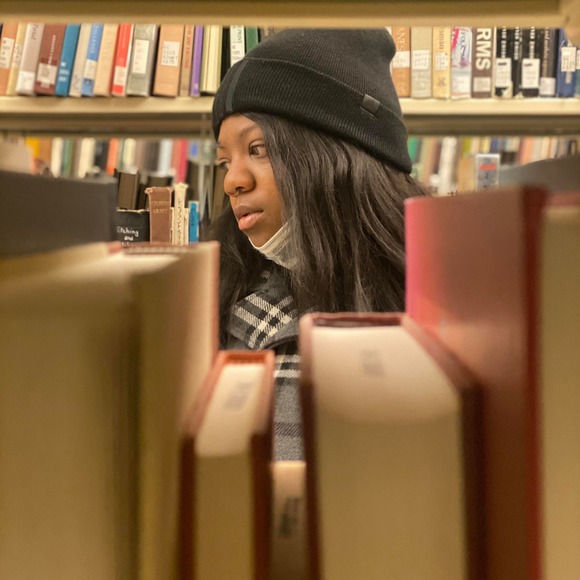 Profile Picture of Beverly Perry (@bevo_bandz) on Poshmark