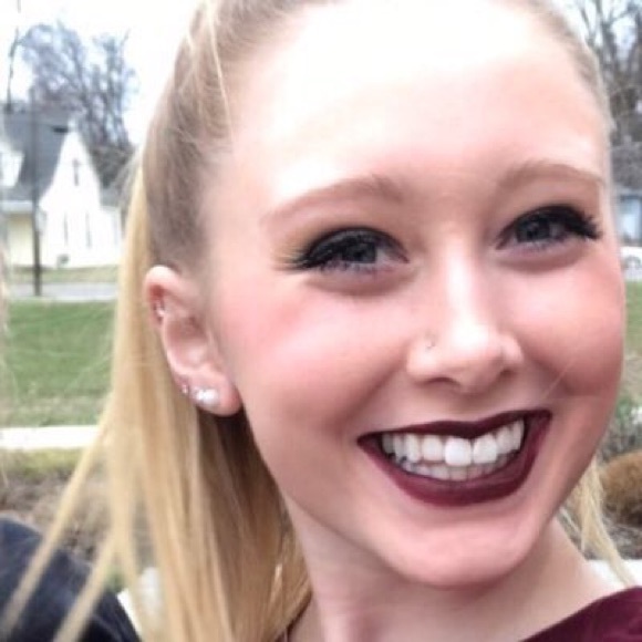 Profile Picture of Keely Campbell (@keelbellann) on Poshmark