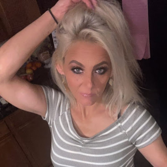 Profile Picture of Amanda Pablo (@mandipablo1) on Poshmark