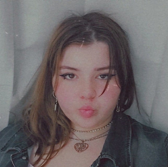Profile Picture of Samantha Foucher (@samfou_102) on Poshmark