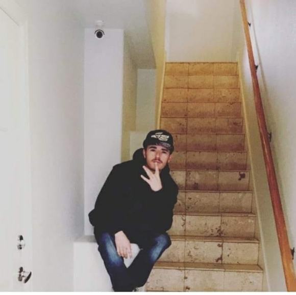 Profile Picture of Robert Martell (@robertmartell) on Poshmark