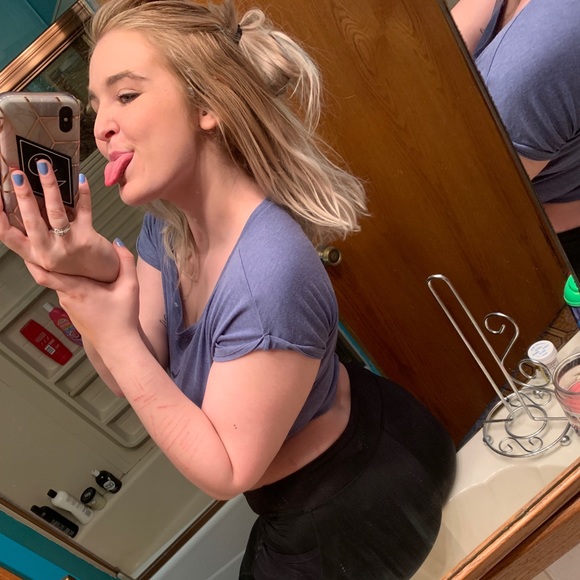 Profile Picture of Audeana Spencer (@audeanaspencer) on Poshmark