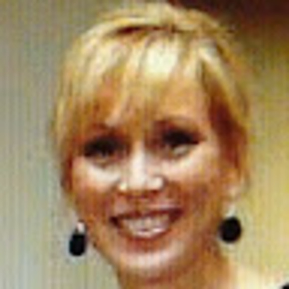 Profile Picture of Debbie Troffo (@dhtroffo) on Poshmark