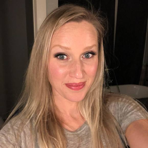 Profile Picture of Mylissa Gogolin (@mylissagogolin) on Poshmark