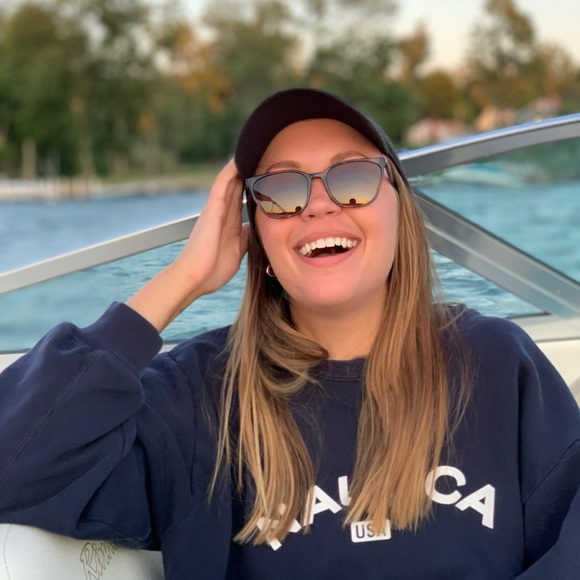 Profile Picture of Maggie Binelli (@magbin) on Poshmark