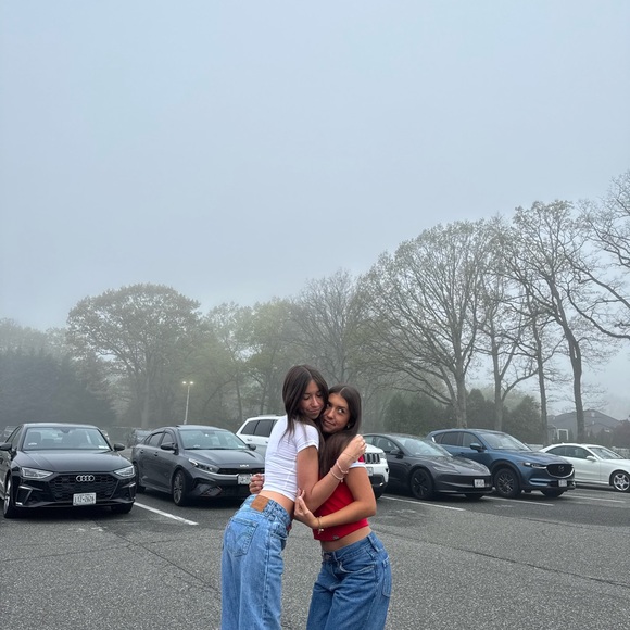 Profile Picture of Alana Bardavid (@alanabardavid) on Poshmark