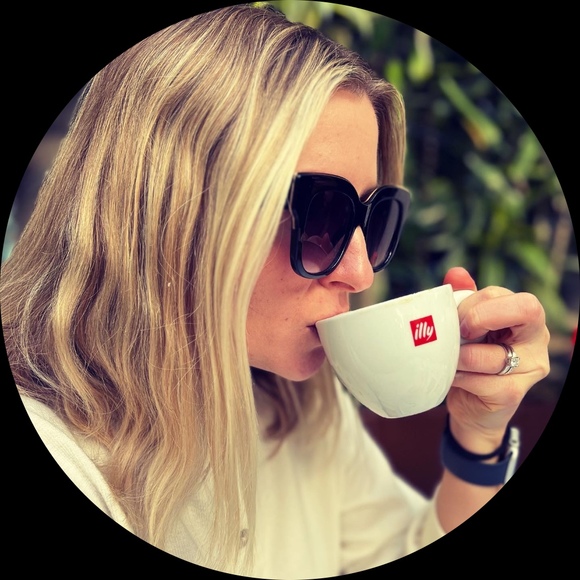 Profile Picture of Yana Sleigher (@quality_stamp) on Poshmark