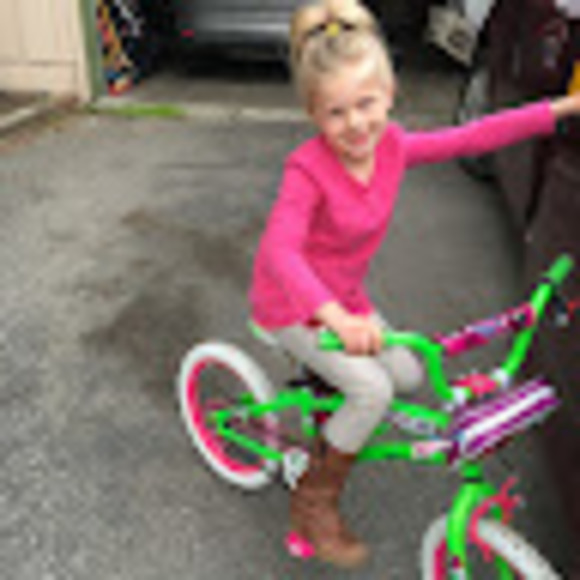 Profile Picture of Laynie Rands (@randslaynie) on Poshmark