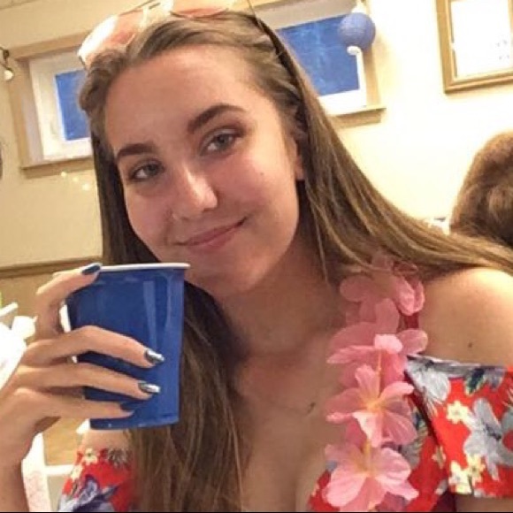 Profile Picture of Dani Coleman (@danicoleman2002) on Poshmark