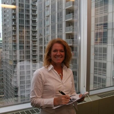 Profile Picture of Nancy Roche (@fobbin) on Twitter